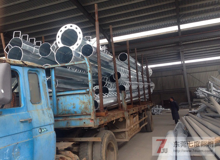 東莞七度照明鍍鋅后高桿燈主桿照片