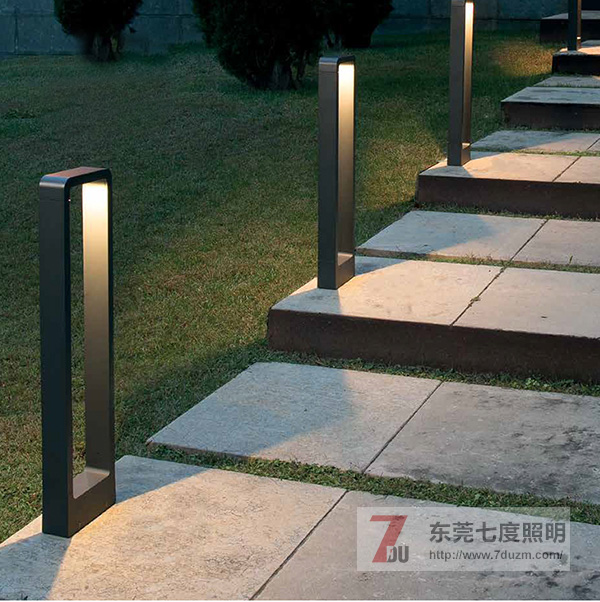 東莞七度照明戶外花園草坪燈實(shí)拍效果
