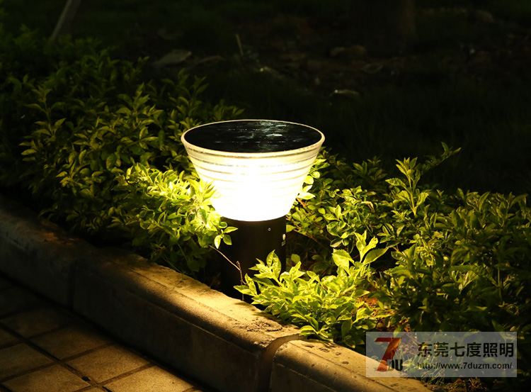 東莞七度照明戶(hù)外花園太陽(yáng)能草坪燈工作原理和作用