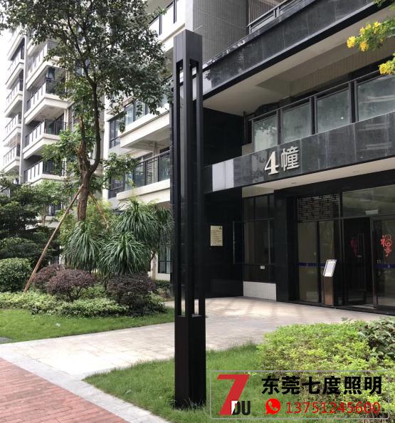 小區(qū)方柱LED庭院燈安裝實拍效果圖片