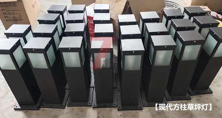 園林現(xiàn)代方柱草坪燈LED光源生產(chǎn)現(xiàn)場(chǎng)
