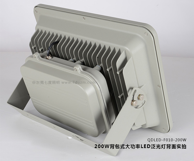 �����㹦�ʑ������LED�����200W���挍��