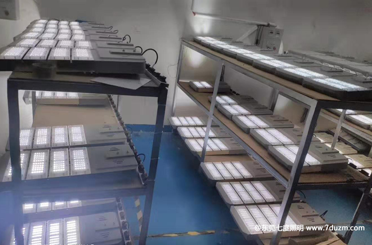 �¿��200W LED·�����a(ch��n)�ϻ�չʾ